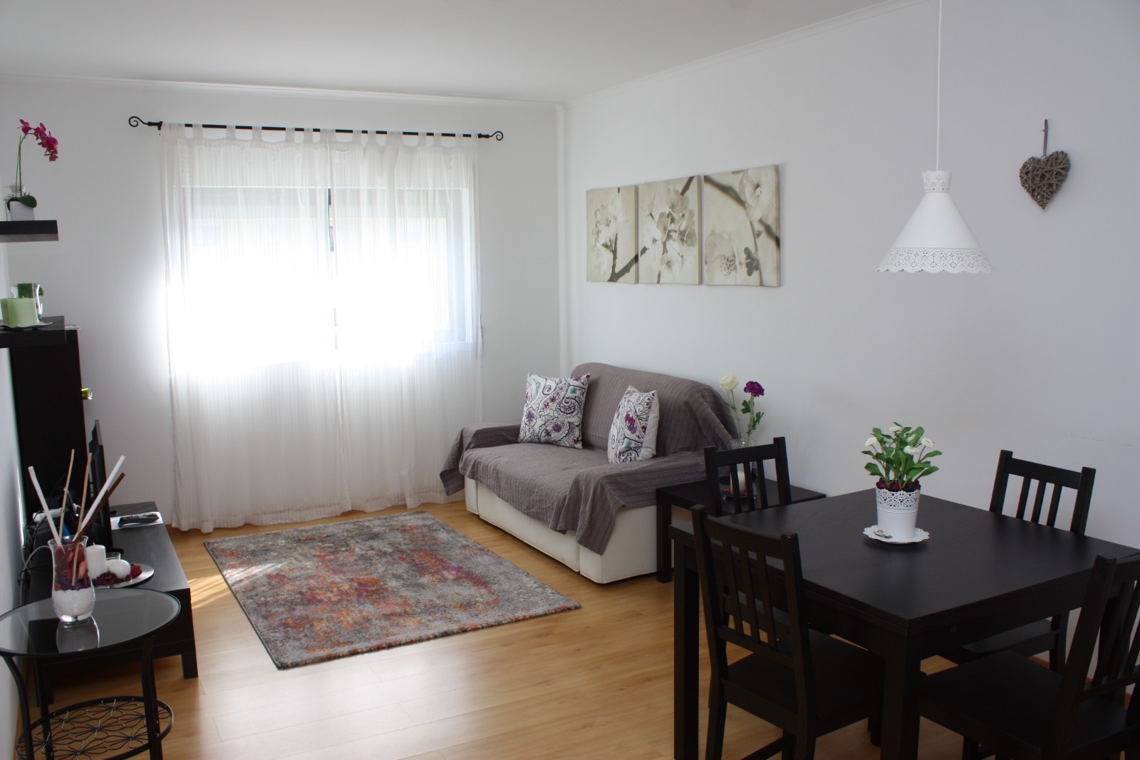 Living and dining area at Apartamento Mar e Serra
